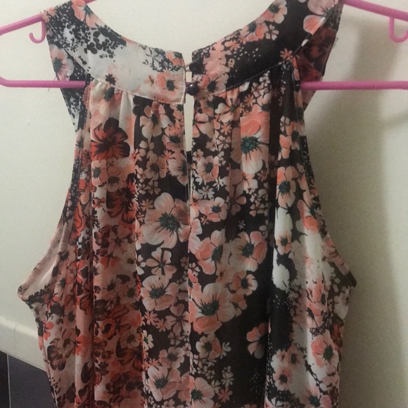 Sleeveless dress - Picture 2 of 3